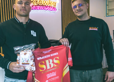 Wojtek Kawa wraca do klatki!